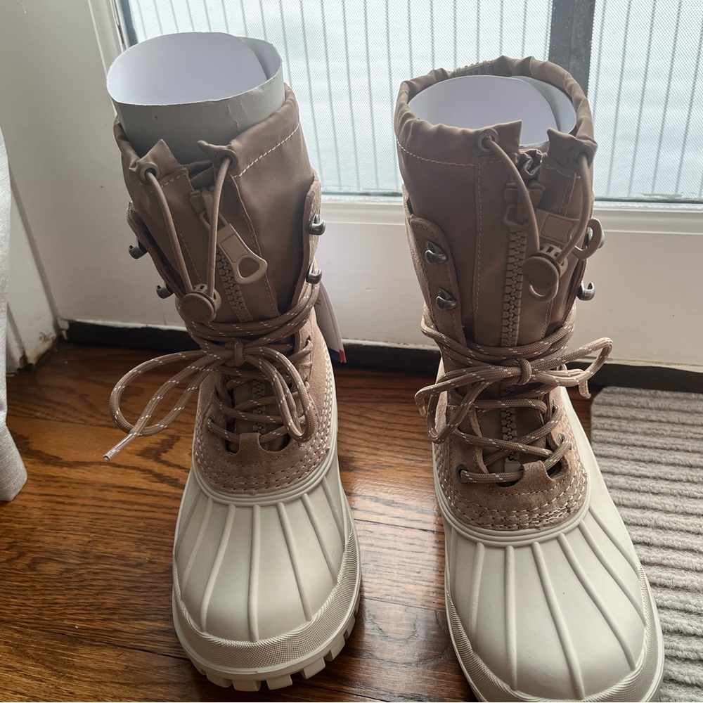 Hunter Women's Skylar Boots Tan and Cream - Picture 8 of 8